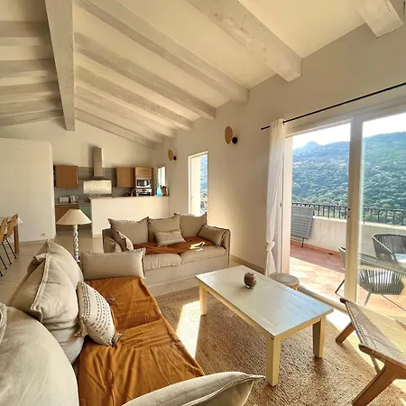 Superbe Vue Avec Piscine *